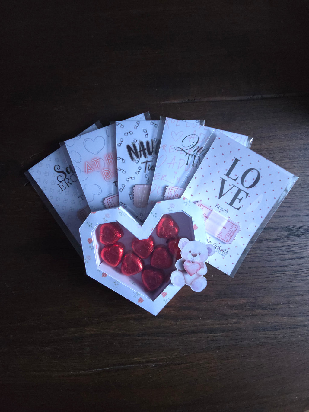 Hartjesdoos met chocolade + Kaart naar keuze voor €1,-