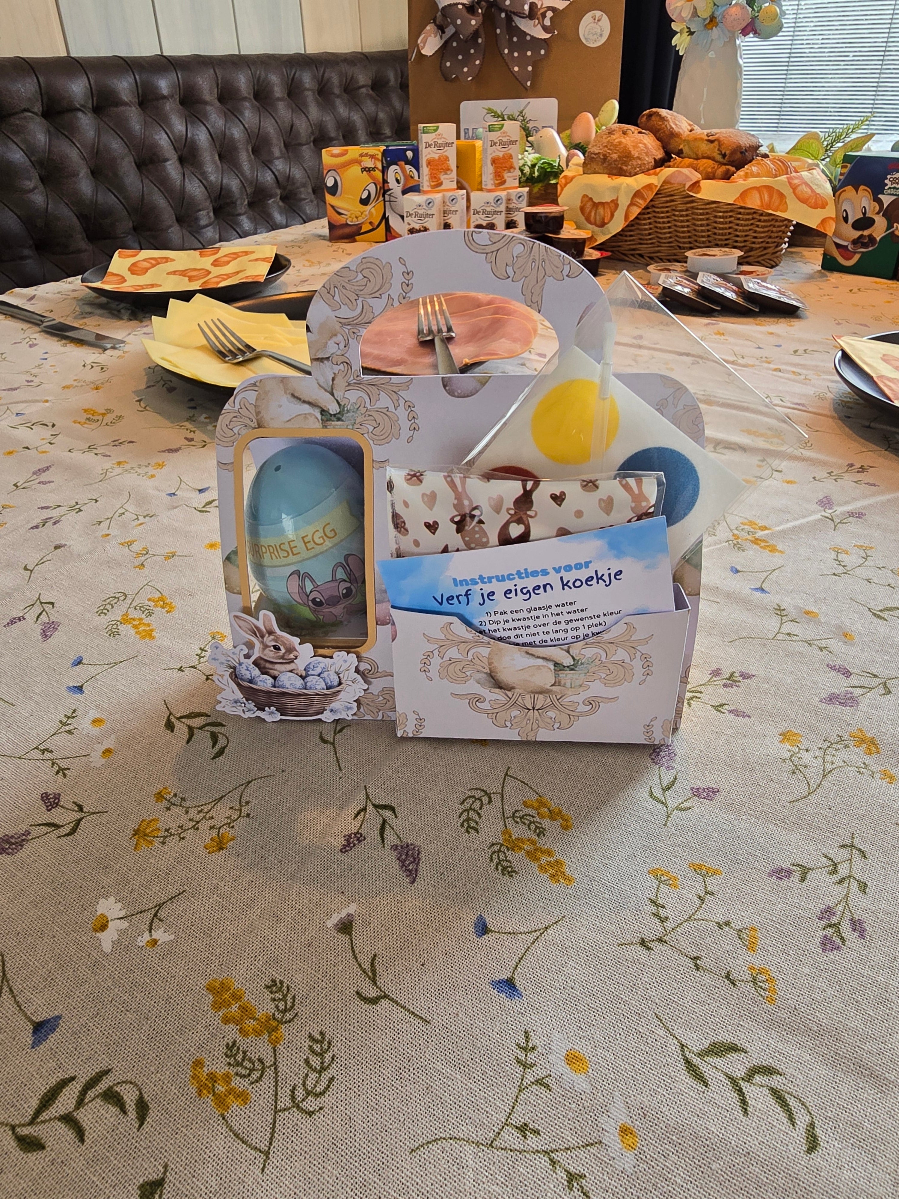 Kinder activiteiten box met Extra set PYO Paasei koekjes.