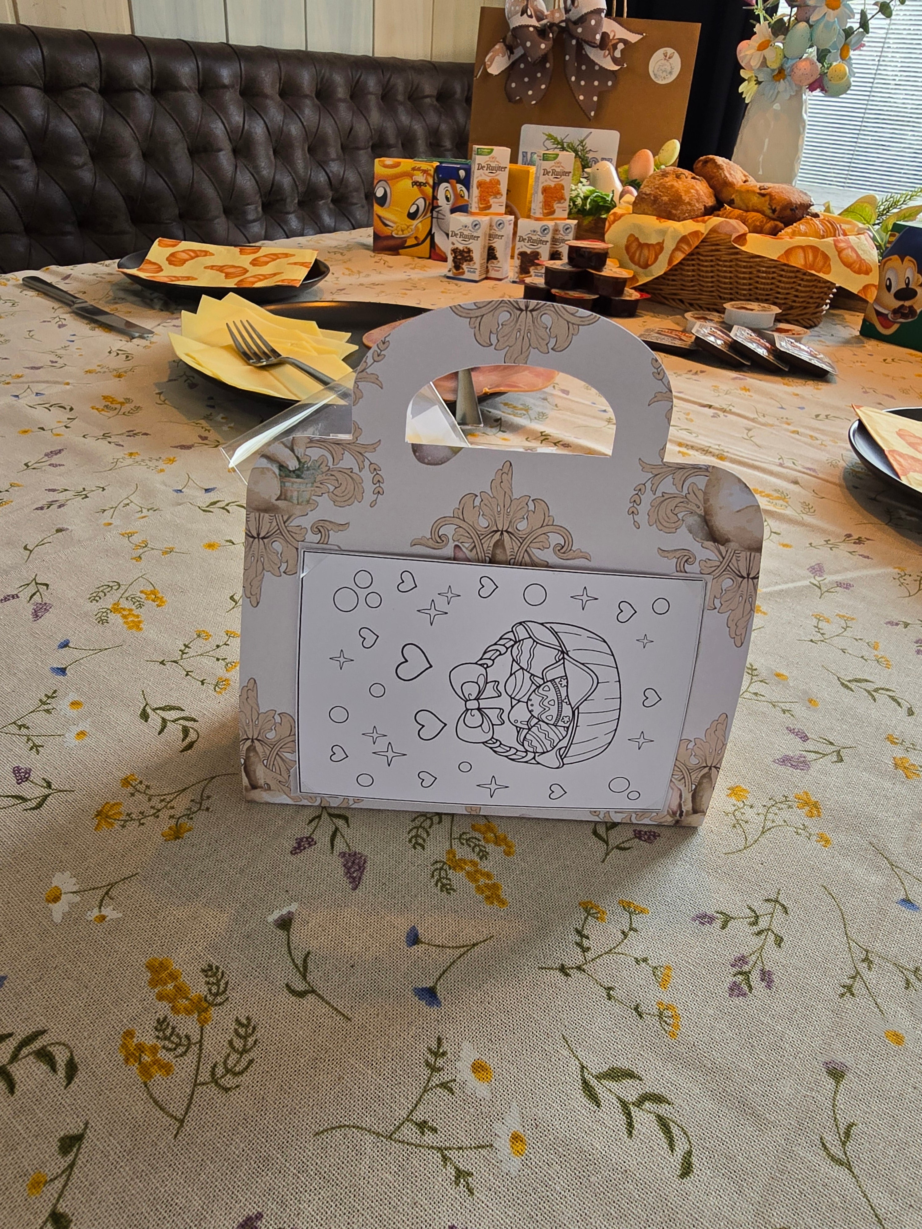 Kinder activiteiten box met Extra set PYO Paasei koekjes.